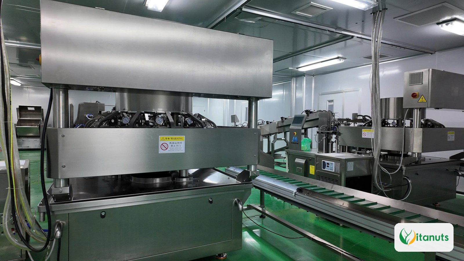 Thiết bị trong khu sản xuất phòng sạch nhà máy Vitanuts