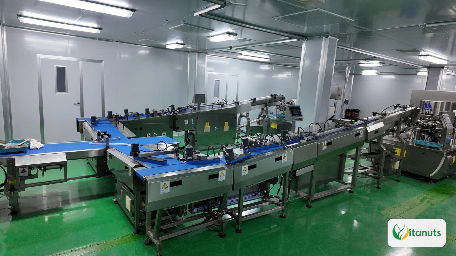 Khu sản xuất trong phòng sạch nhà máy Vitanuts