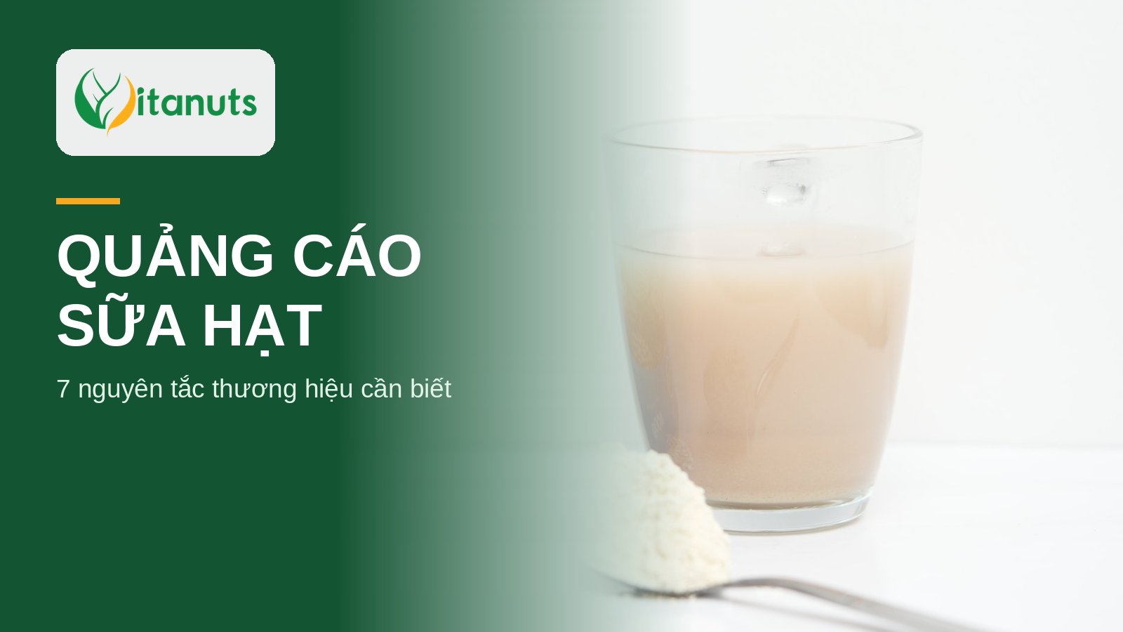 Ly sữa hạt pha sẵn và muỗng bột, minh họa quảng cáo sữa hạt đúng quy định